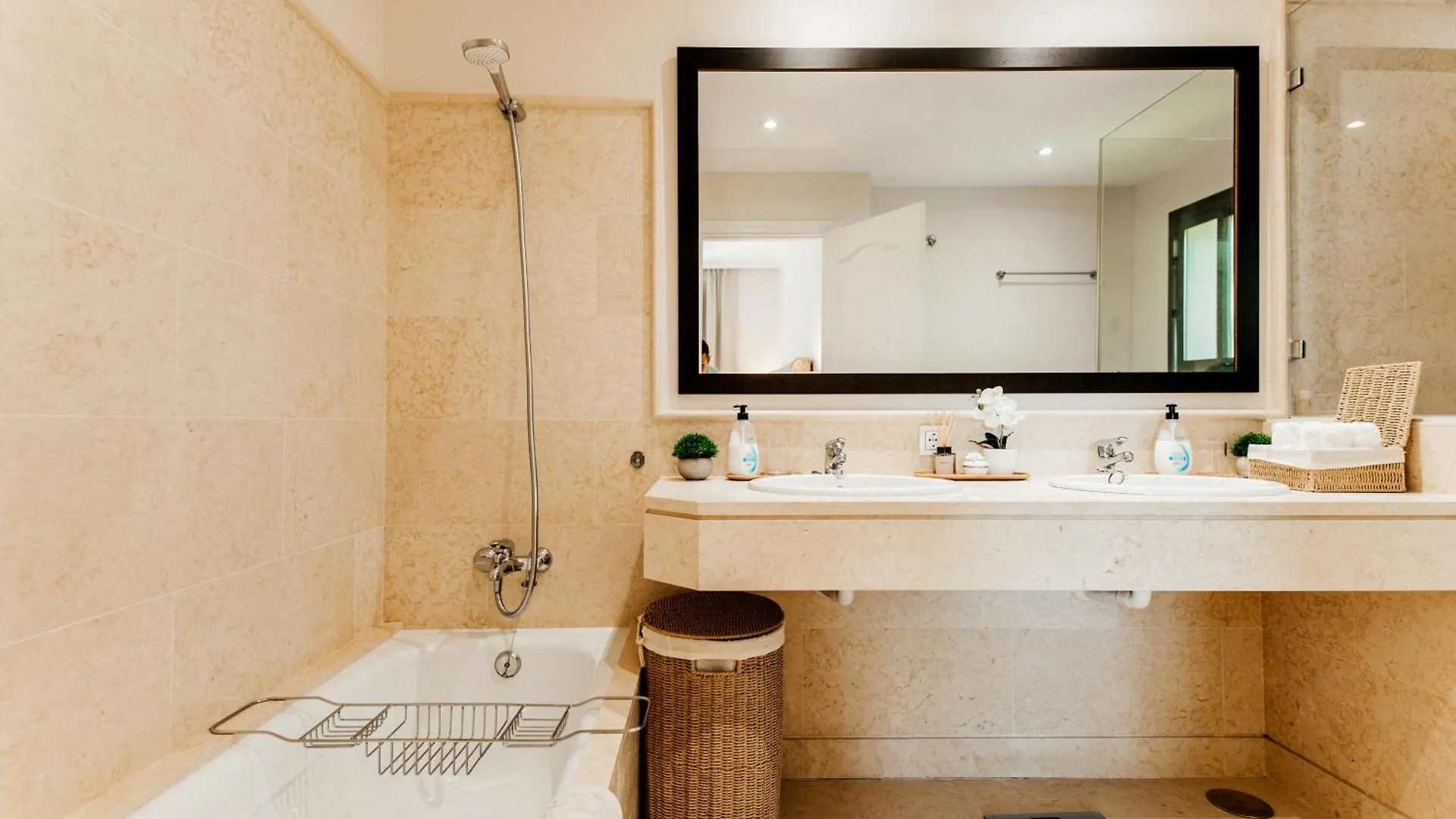 Capanes De Golf Luxury Apt Benahavis 0*,  Spain